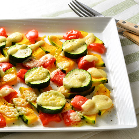 レンジで簡単！夏野菜のパルマヨ焼き