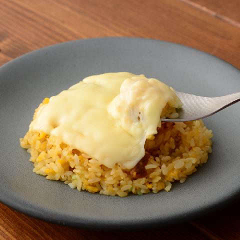 のせるだけ!モッツァレラスライスの満足炒飯