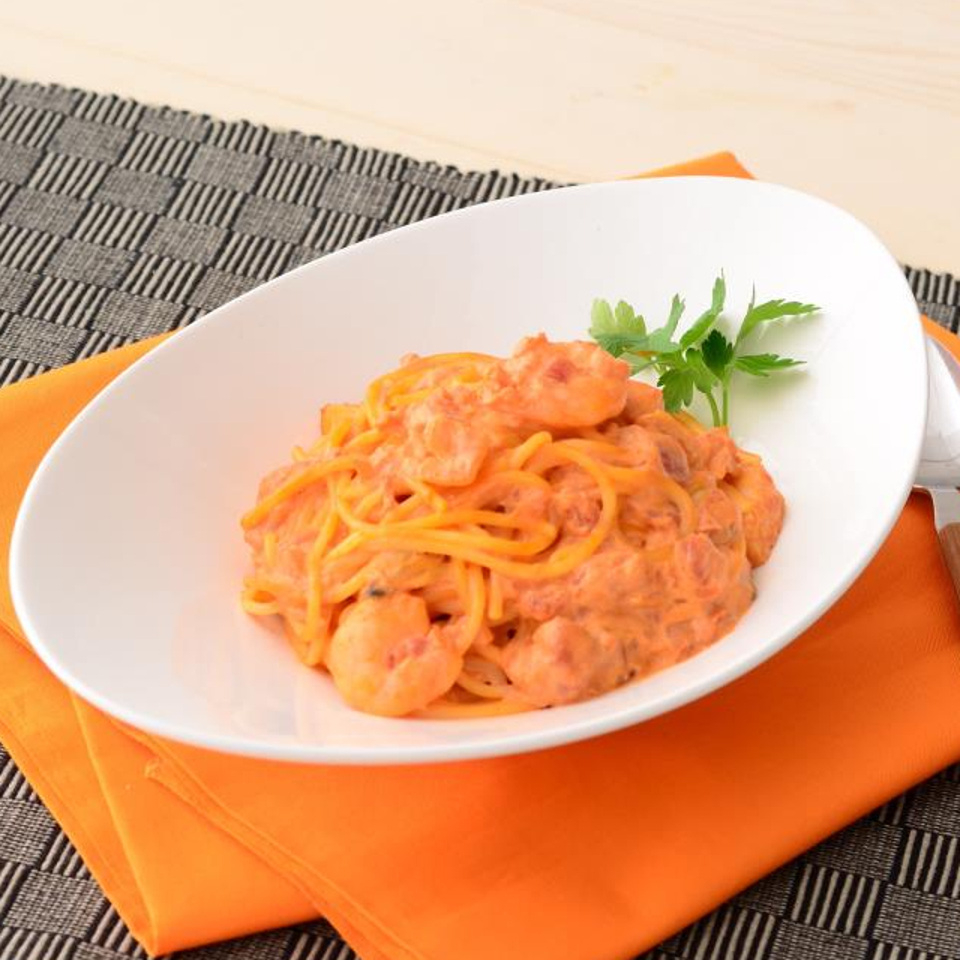 クリームチーズ＆トマトソースの魚介パスタ