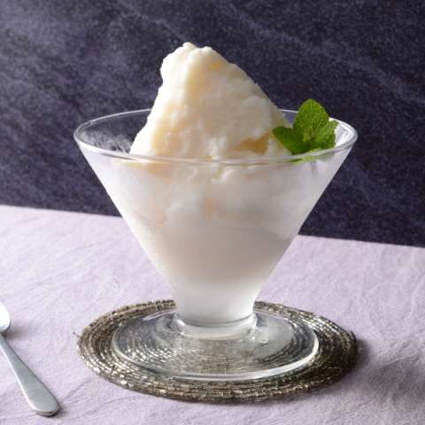 混ぜて凍らせるだけ！梅酒ヨーグルトジェラート風