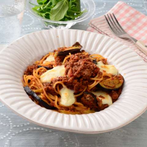 モッツァとなすのミートソースパスタ