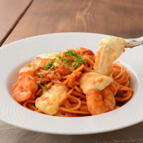 フライパンひとつ!モッツァレラとえびのトマトパスタ~ミルク仕立て~