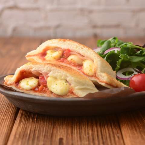 バジルモッツァレラで手作りホットサンド