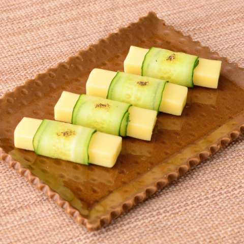 切れてるチーズで簡単きゅうり巻