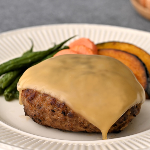 デミグラスライスチーズの濃厚ハンバーグ