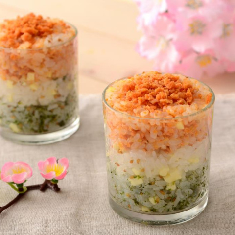 三色カップ寿司