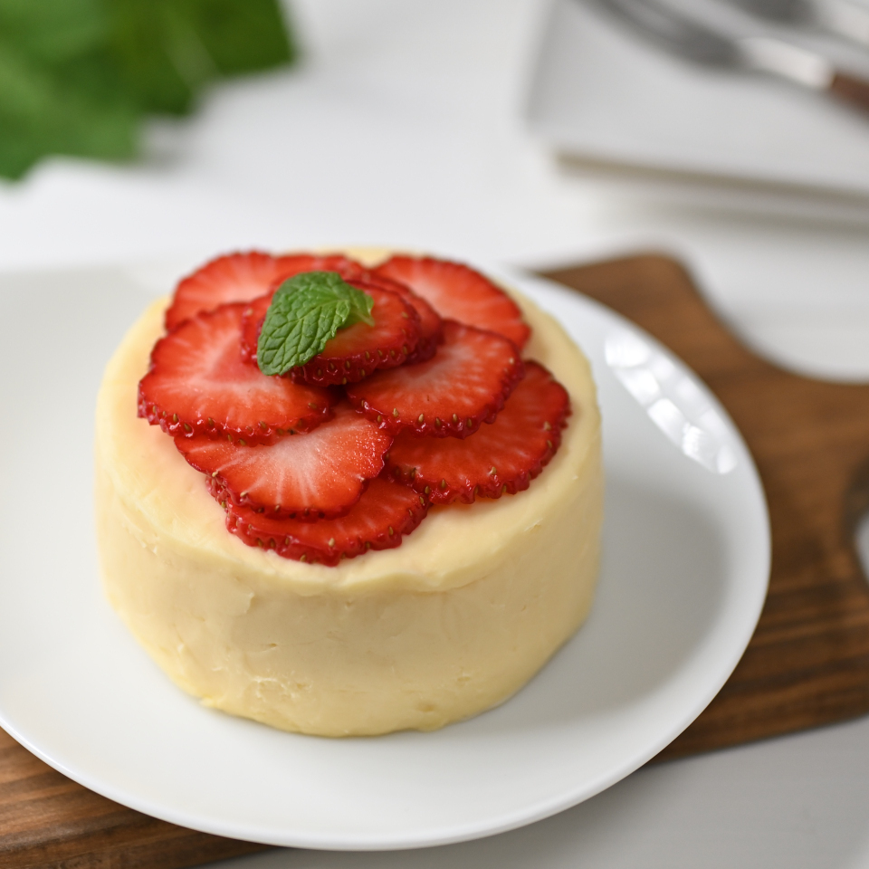 電子レンジでチーズケーキ 母の日バージョン～いちごのお花デコ～