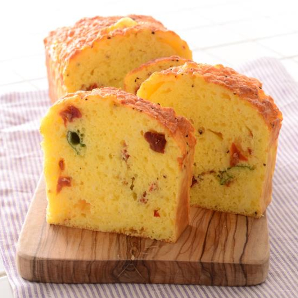 ホットケーキミックスで簡単チーズパウンドケーキ（ケークサレ）