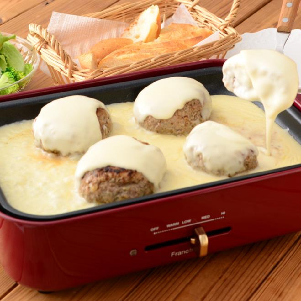 ホットプレートでとろとろチーズソースハンバーグ