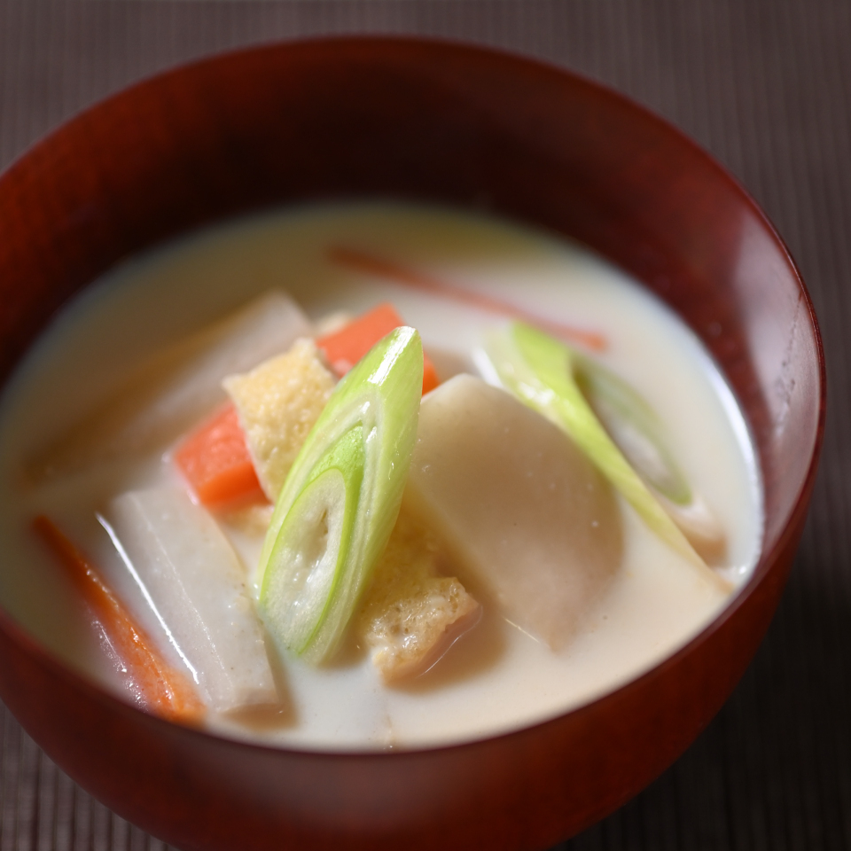 カルシウムたっぷり！冬野菜の洋風ミルクみそ汁
