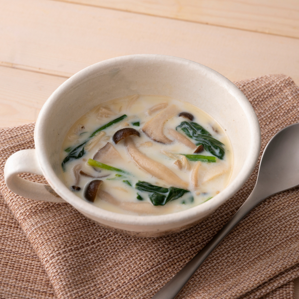 ほうれん草ときのこのミルク中華風スープ