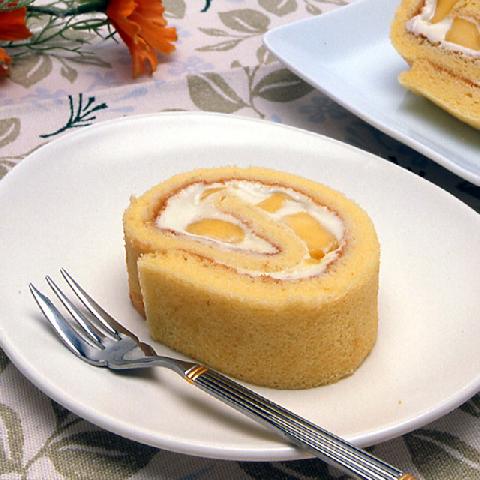 マンゴーのチーズロールケーキ