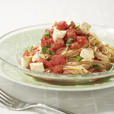 モッツァレラとしゃりしゃりトマトの冷製パスタ