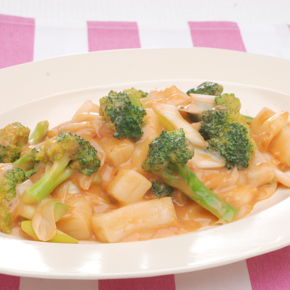 お餅とブロッコリーのチリソース