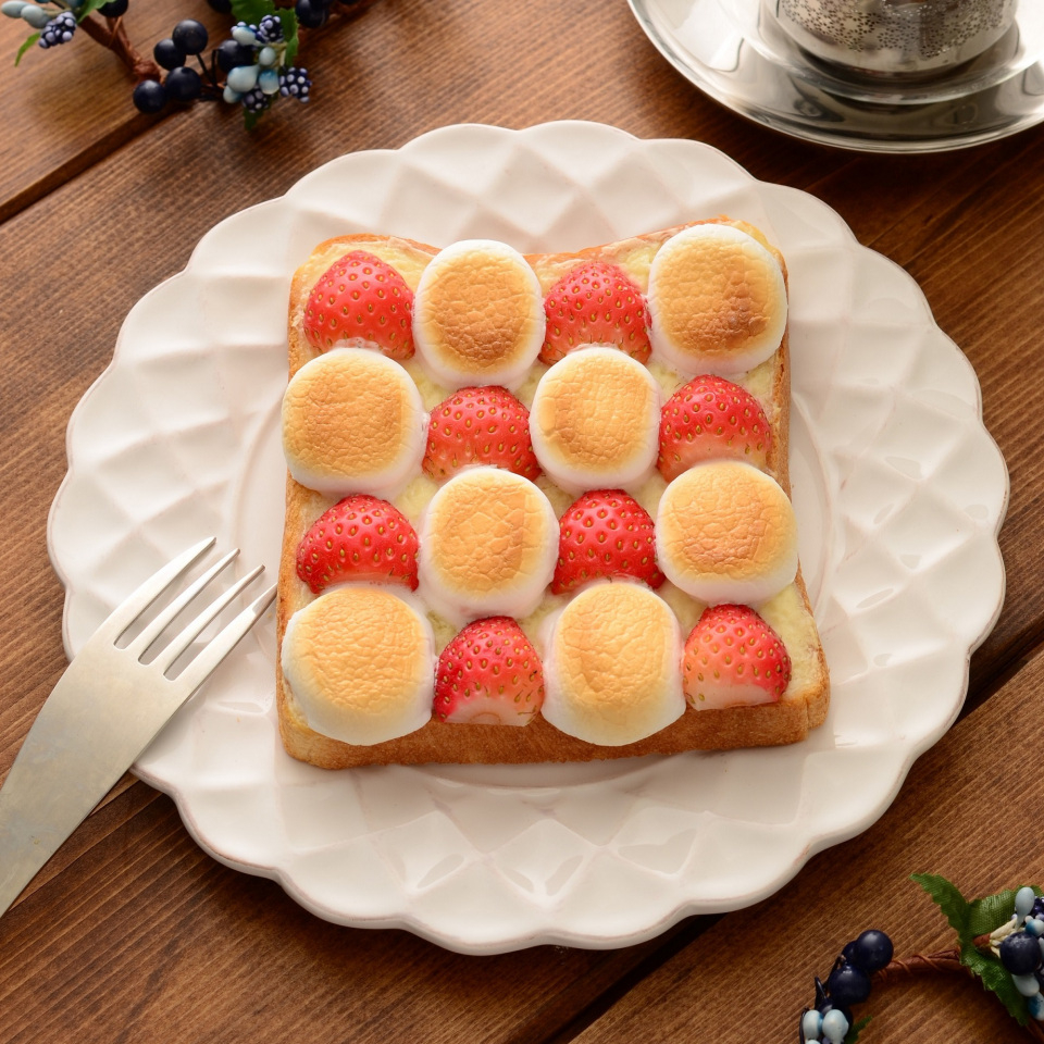 マシュマロいちごトースト 