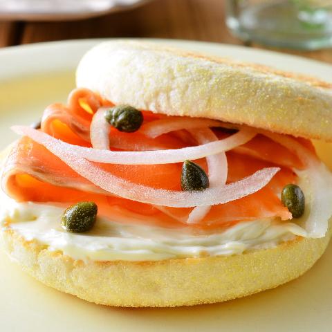 フィリーとスモークサーモンのベーグル