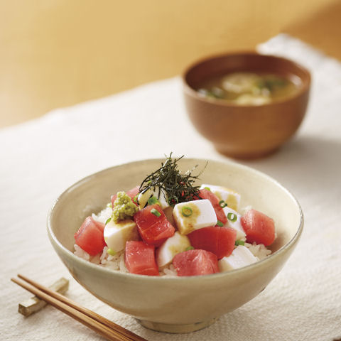 モッツァまぐろ丼