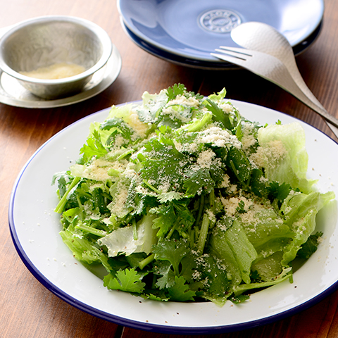 パクチーシーザー風サラダ