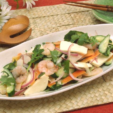 えびとモッツァレラのタイ風サラダ