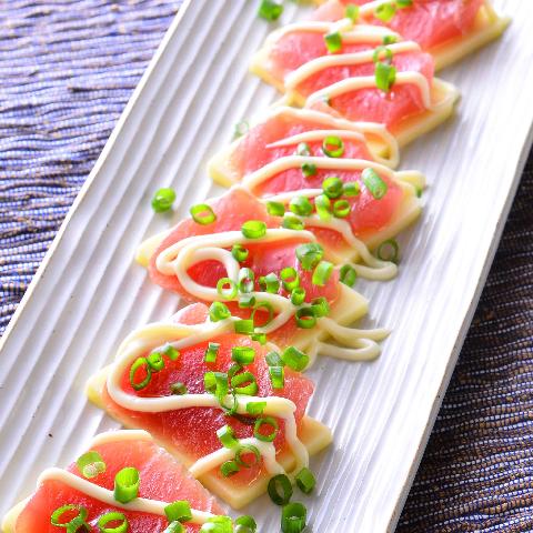 まぐろとチーズのカルパッチョ