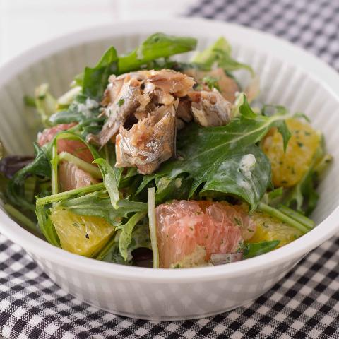 フルーツたっぷりオイルサーディンのサラダ