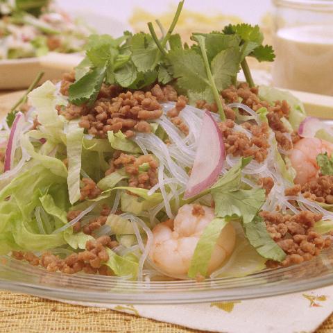 エスニックサラダ　ヨーグルトチリドレッシング