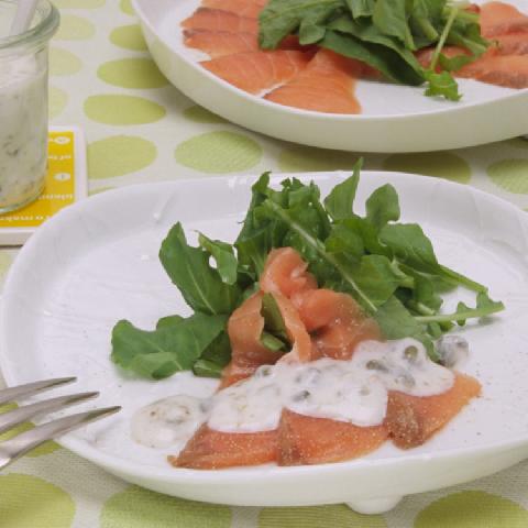 サーモンのカルパッチョ ヨーグルトソース