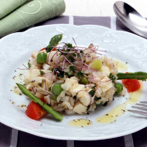 モッツァレラと雑穀米の春野菜サラダ