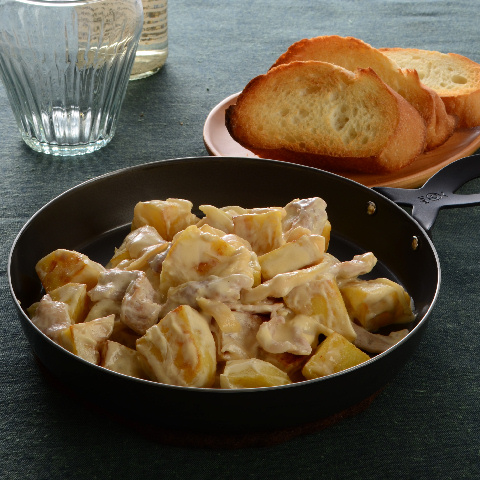 豚肉とじゃがいものソテー　和風クリームチーズソース