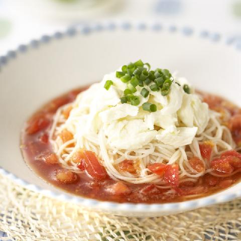 簡単！トマトそうめん　モッツァレラのせ