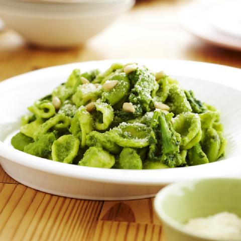 緑の春野菜とアンチョビのオレキエッテ