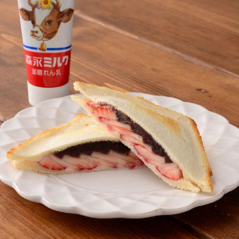 いちごれん乳あんのホットサンド