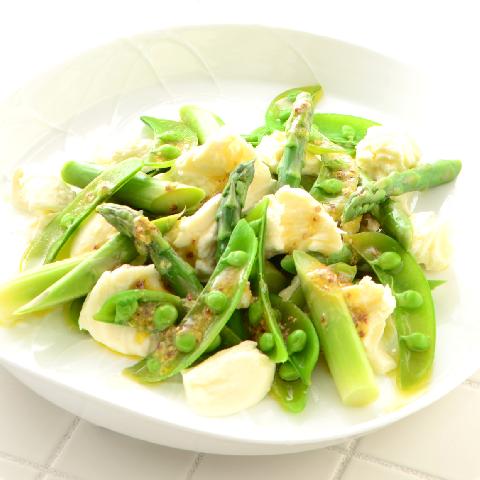 モッツァレラと春野菜のサラダ