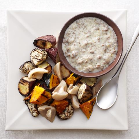 秋野菜のグリル　ホワイトボロネーゼがけ