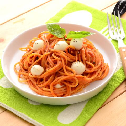 ひとくちモッツァのトマトソースパスタ
