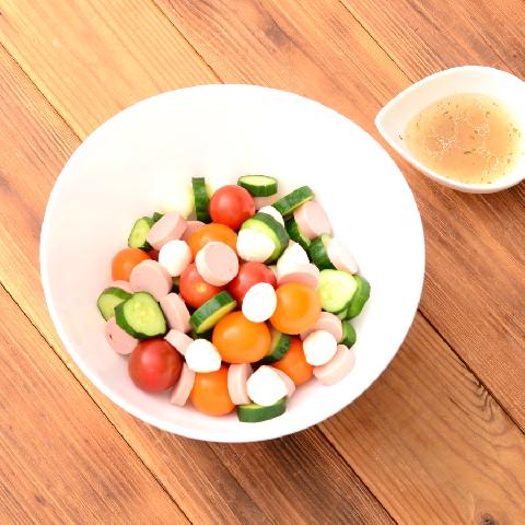ひとくちモッツァの水玉サラダ