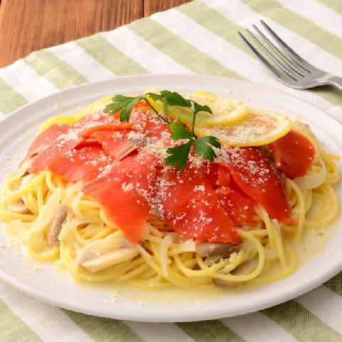 スモークサーモンのレモンバターパスタ