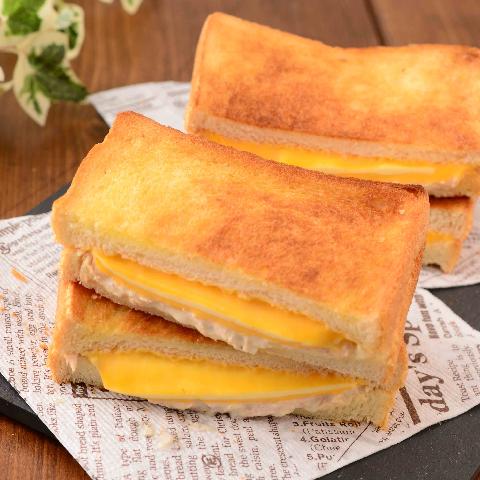 とろーり贅沢3層チーズのツナメルトサンド レシピ 森永乳業の乳でひろがる アイデアレシピ 森永乳業株式会社