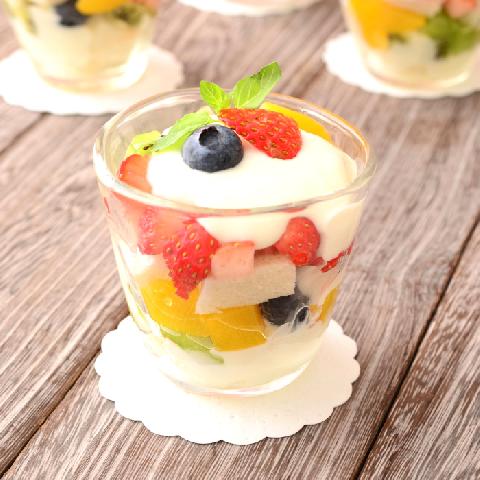 彩りフルーツのグラスケーキ レシピ 森永乳業の乳でひろがる アイデアレシピ 森永乳業株式会社