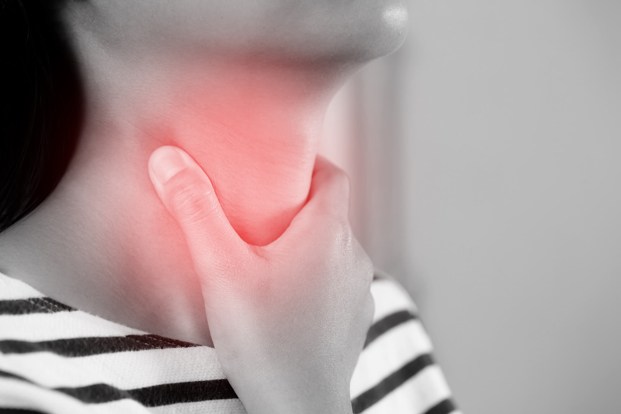 新型コロナの症状における「のどの痛み」とは？